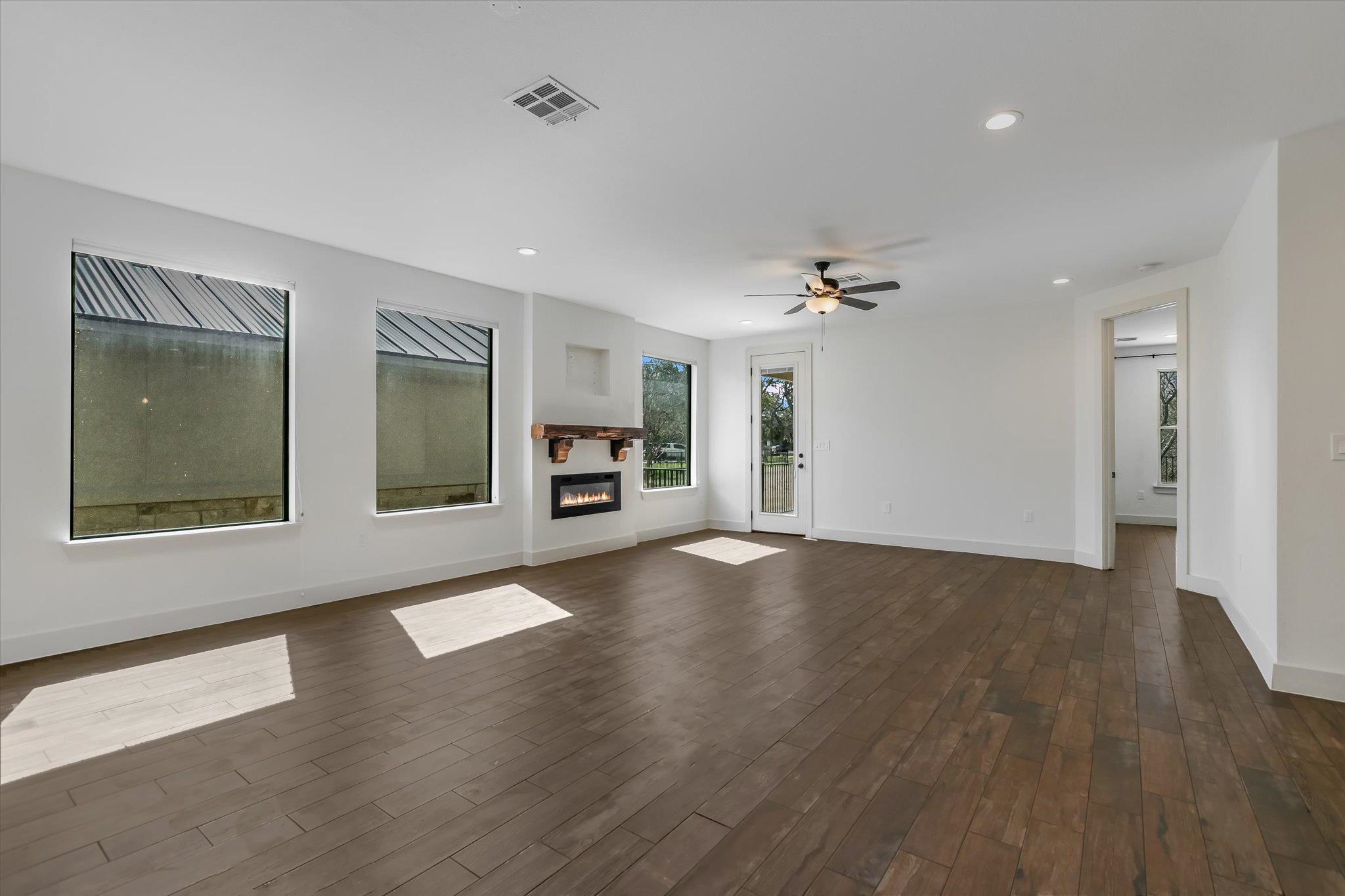 319 Parallel Circle Horseshoe Bay, TX 78657 - Photo 7 of 26