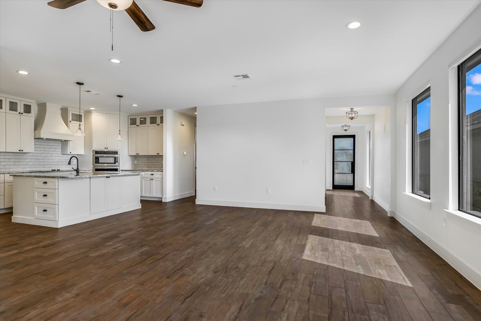 319 Parallel Circle Horseshoe Bay, TX 78657 - Photo 8 of 26