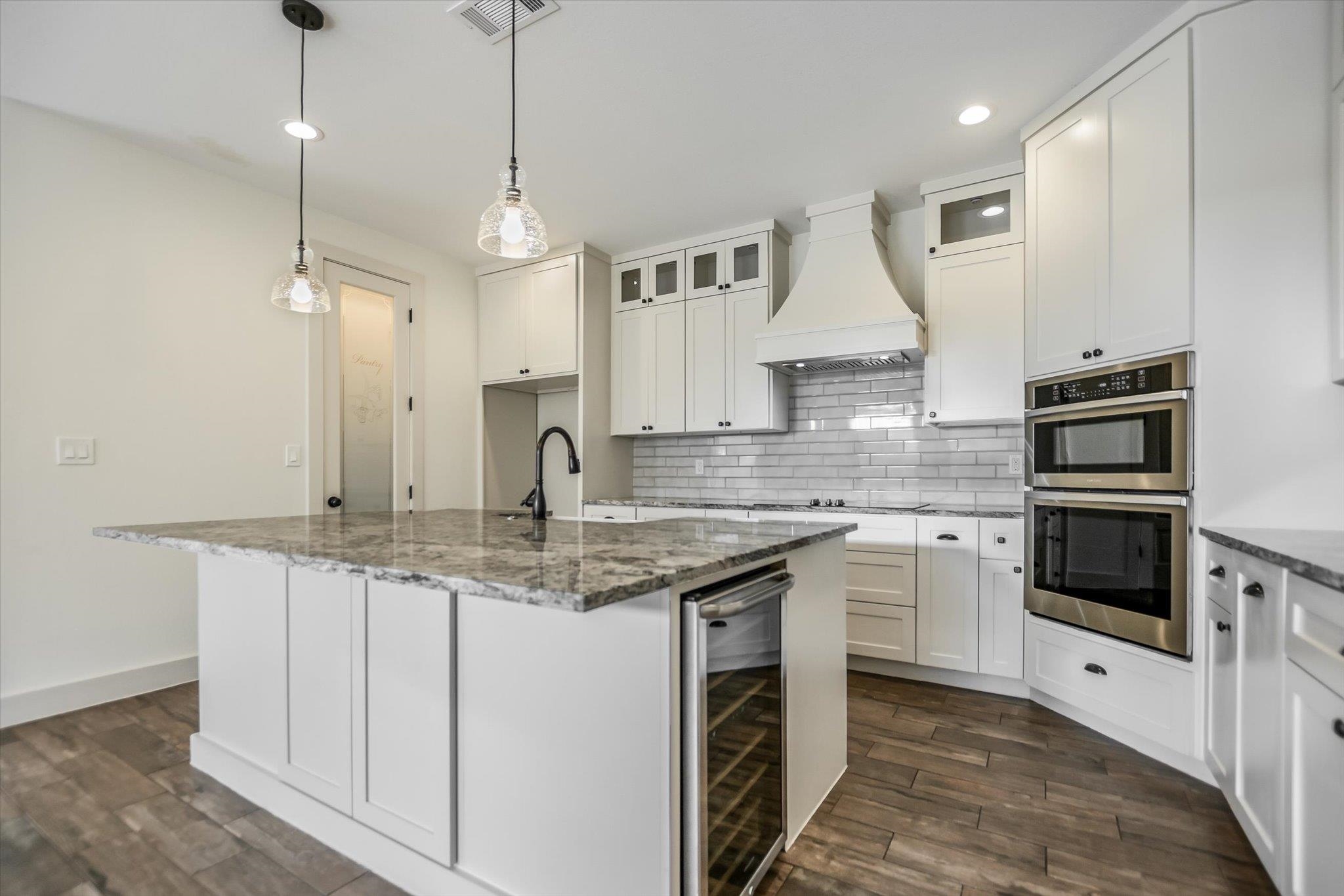 319 Parallel Circle Horseshoe Bay, TX 78657 - Photo 10 of 26