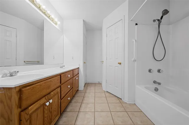 en view of an empty room with a window