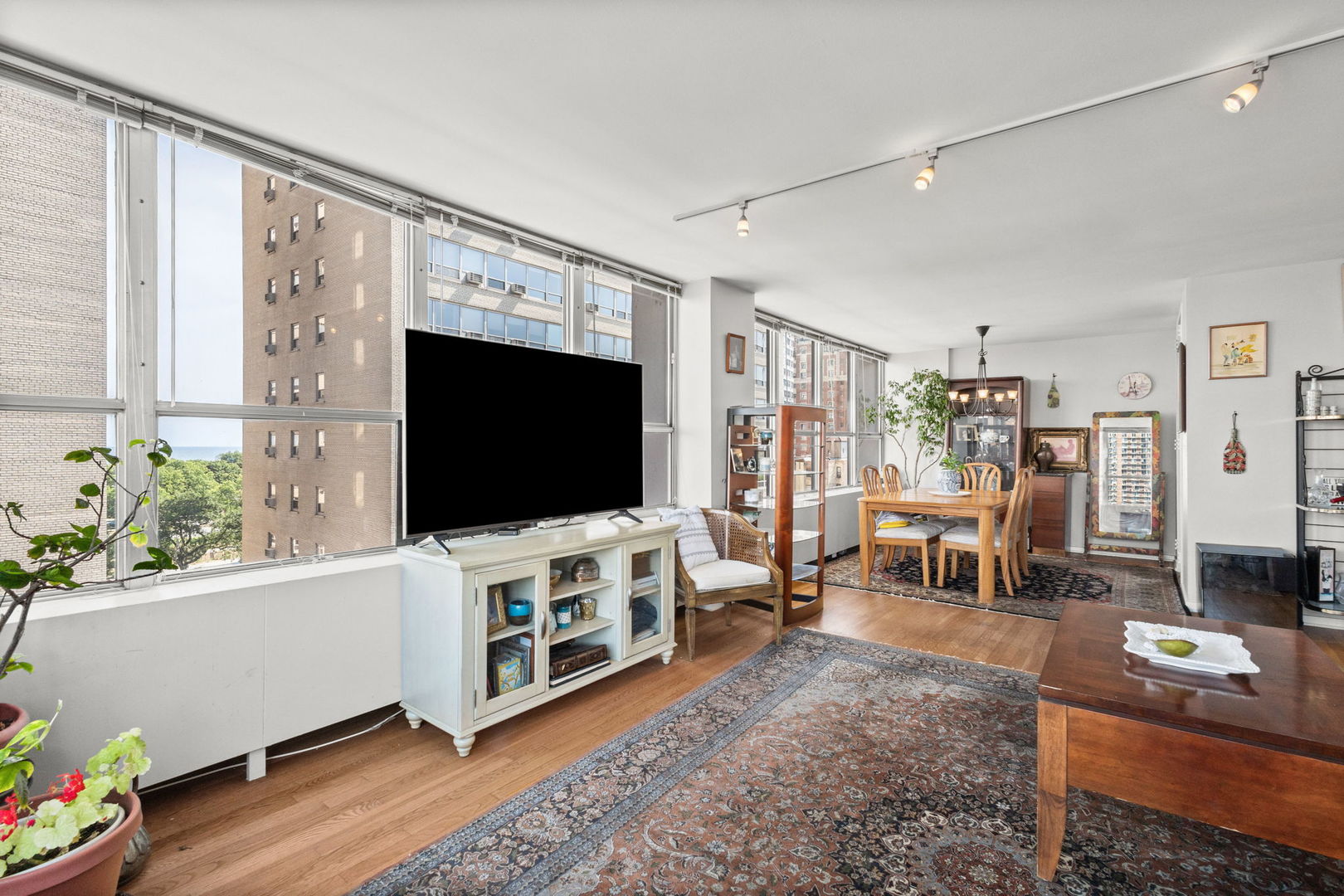 655 West Irving Park Road, Unit 702 Chicago, IL 60613 - Photo 6 of 24 Gallery Image 6