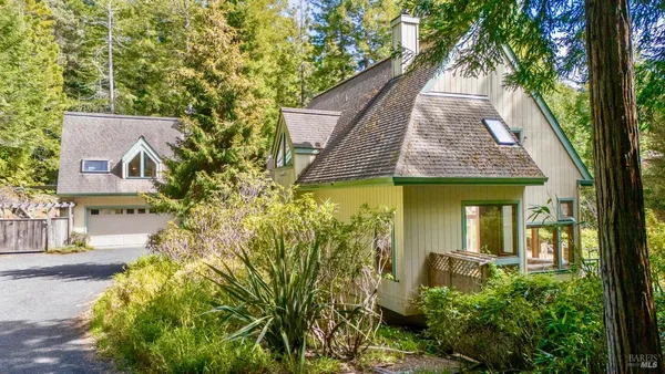 an aerial view of a house with yard swimming pool and outdoor seating