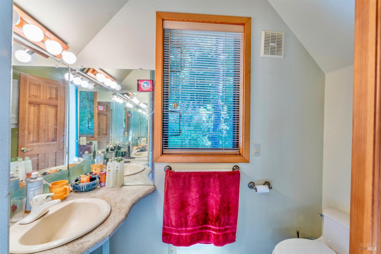 33100 Frog Pond Road Little River, CA 95456 - Photo 33 of 48 Apartment Bathroom