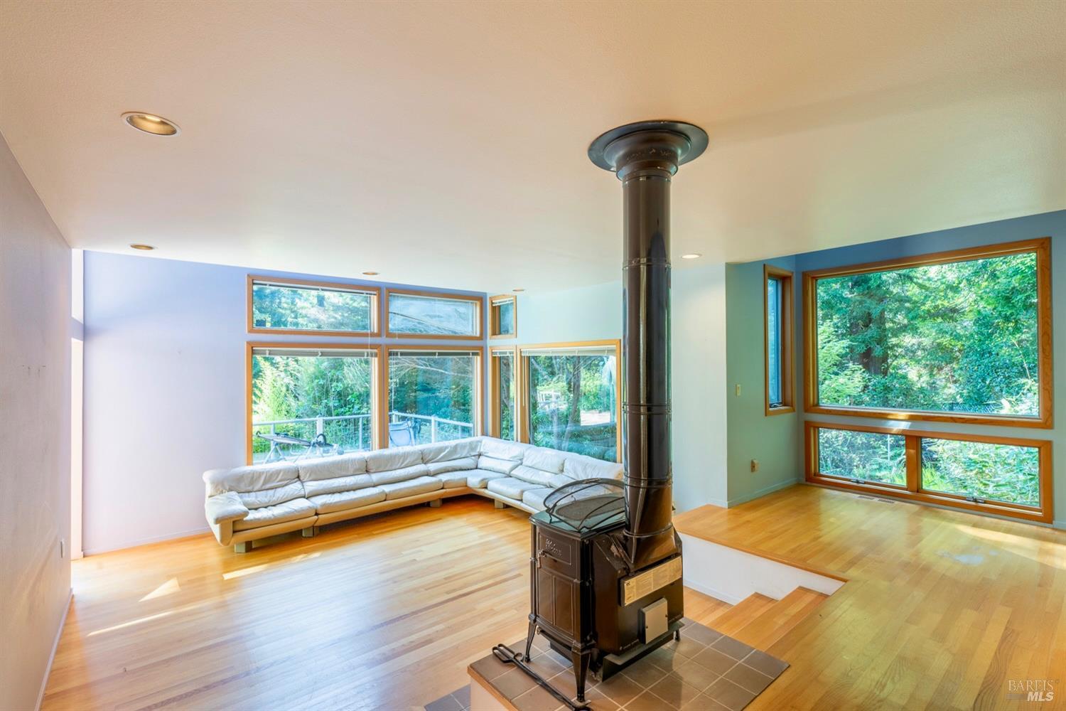 33100 Frog Pond Road Little River, CA 95456 - Photo 7 of 48 Living Room