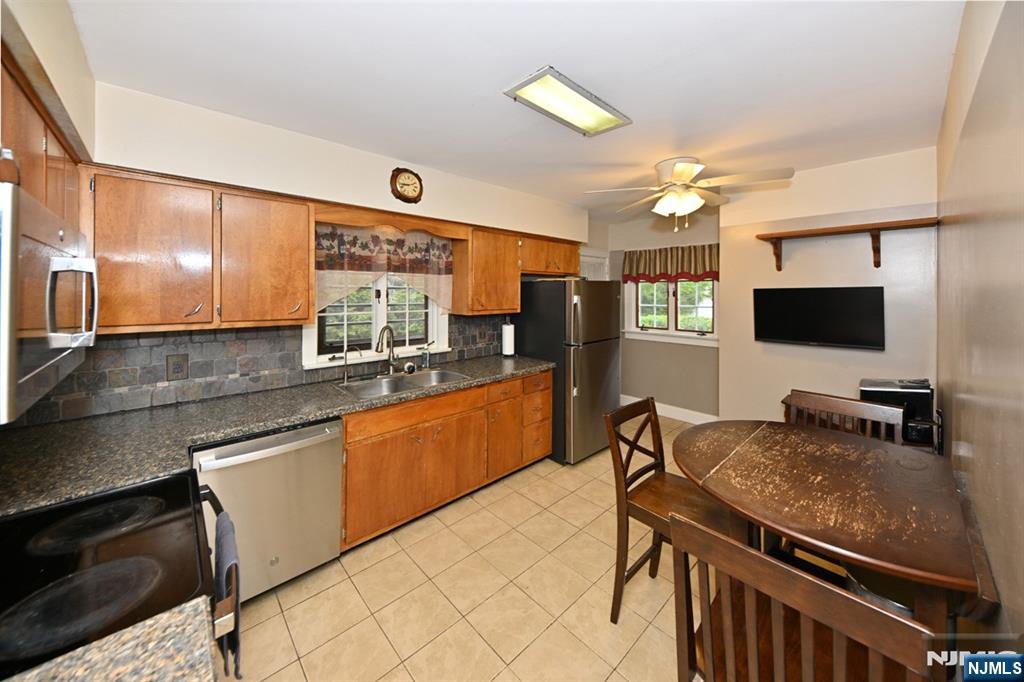 115 Center Street Pompton Lakes, NJ 07442 - Photo 8 of 22