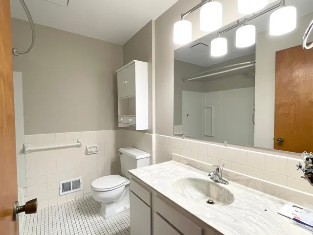 $2,200 | 5420 Mallard Lane, Shorewood, MN 55331