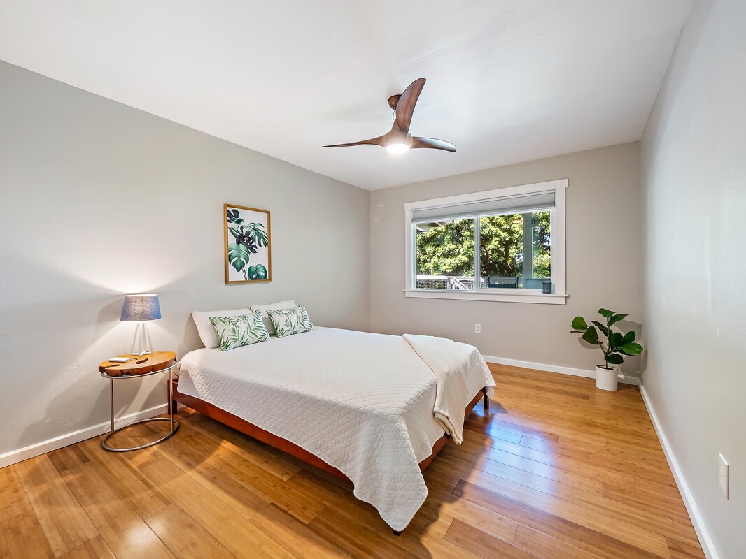 84-5085 Painted Church Road Honaunau, HI 96704 - Photo 14 of 30 a bedroom with a large bed and a window