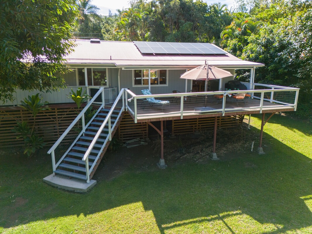 84-5085 Painted Church Road Honaunau, HI 96704 - Photo 30 of 30 a view of a patio with chairs and a table