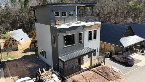 $950,000 | 589 Warbonnet Way, Pigeon Forge, TN 37863