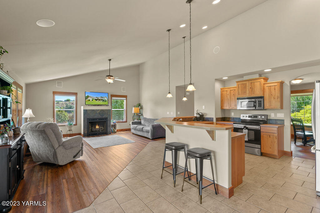 141 Cook Road Yakima, WA 98908 - Photo 5 of 43 Kitchen