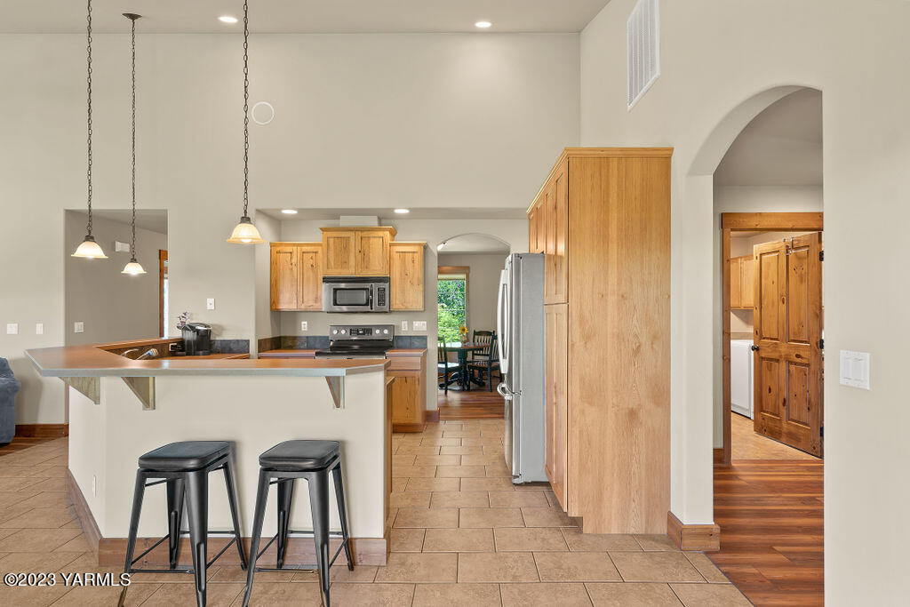 141 Cook Road Yakima, WA 98908 - Photo 6 of 43 Kitchen
