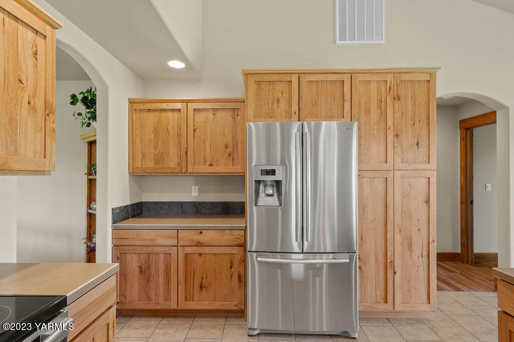 141 Cook Road Yakima, WA 98908 - Photo 8 of 43 Kitchen