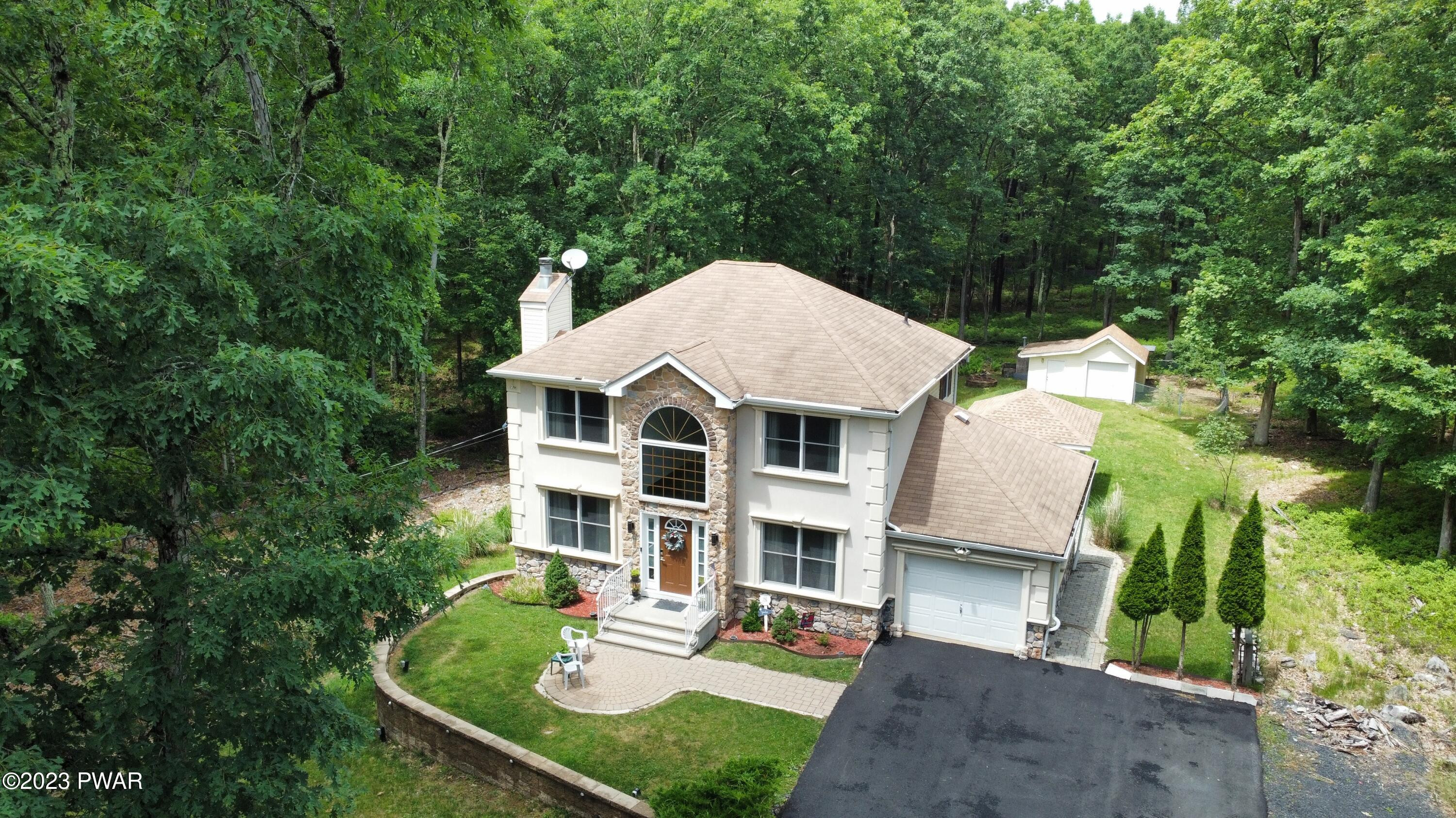 1529 Deer Run East Bushkill, PA 18324 - Photo 3 of 54