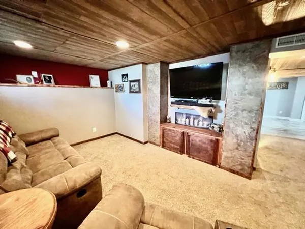 $239,900 | 704 South Minnesota Street, Redwood Falls, MN 56283