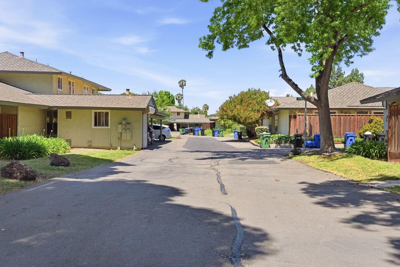 5561 Roundtree Common Fremont, CA 94538 - Photo 21 of 29 a front view of house with yard and green space