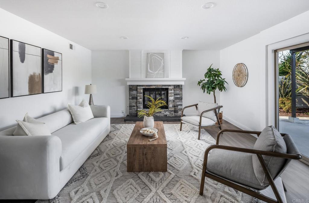 385 Via Montanosa Encinitas, CA 92024 - Photo 12 of 30 Family Room