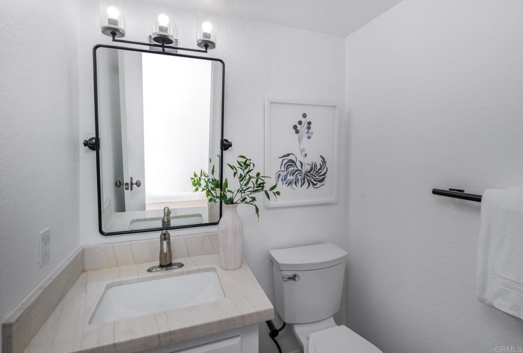 385 Via Montanosa Encinitas, CA 92024 - Photo 14 of 30 Bath