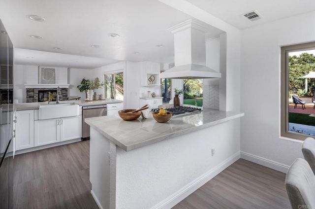 $1,950,000 | 385 Via Montanosa, Encinitas, CA 92024