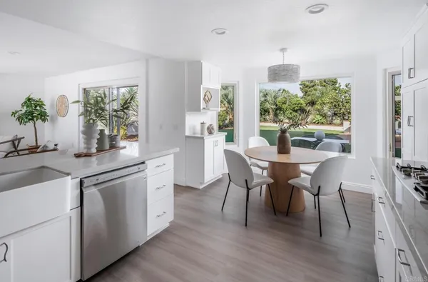 $1,950,000 | 385 Via Montanosa, Encinitas, CA 92024