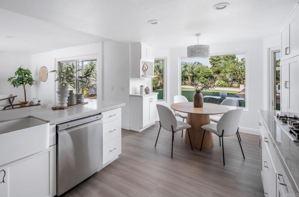 385 Via Montanosa Encinitas, CA 92024 - Photo 9 of 30 Kitchen