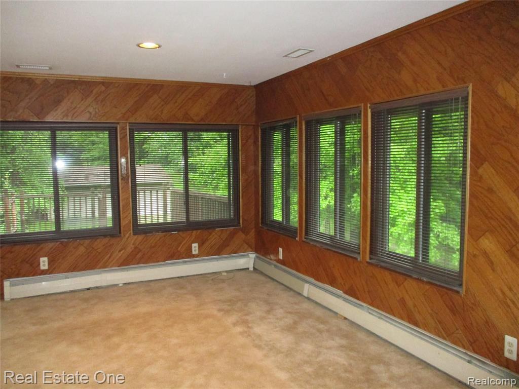 28642 Rollcrest Road Farmington Hills, MI 48334 - Photo 22 of 53