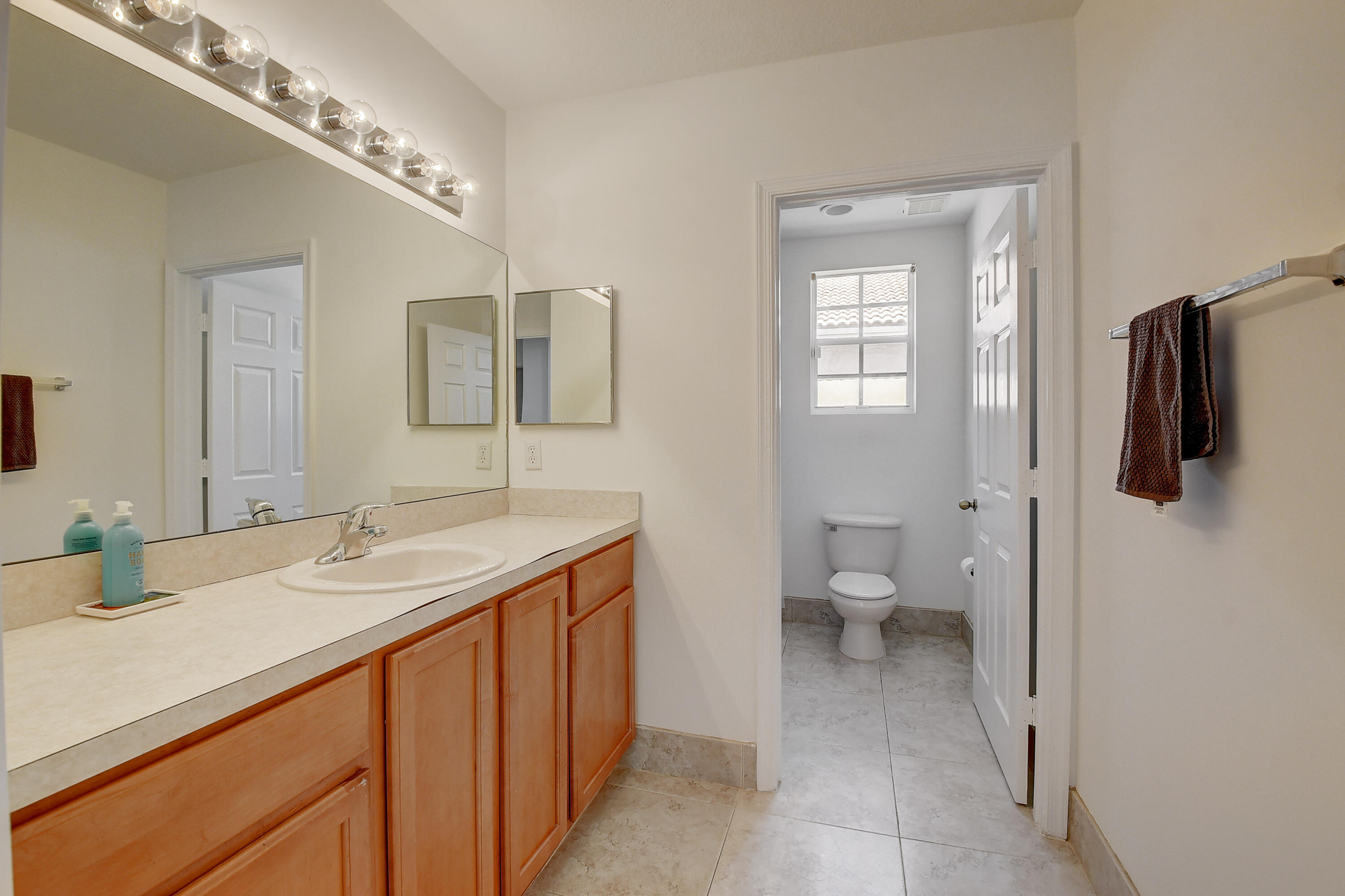 1534 Fenton Drive Delray Beach, FL 33445 - Photo 16 of 23 1534 UPSTAIRS SHARED BATH 23