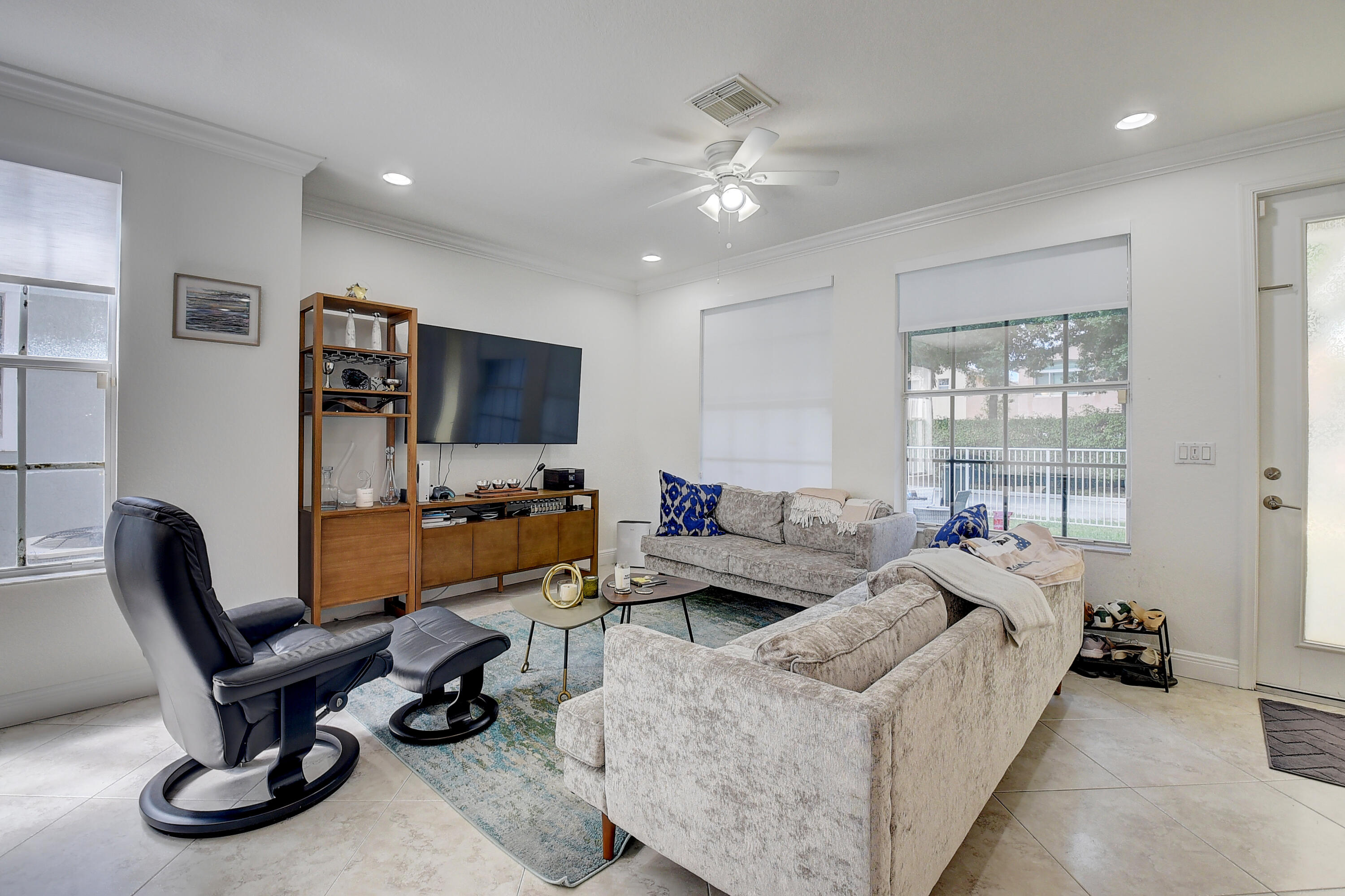 1534 Fenton Drive Delray Beach, FL 33445 - Photo 8 of 23 1534 FAMILYROOM 23