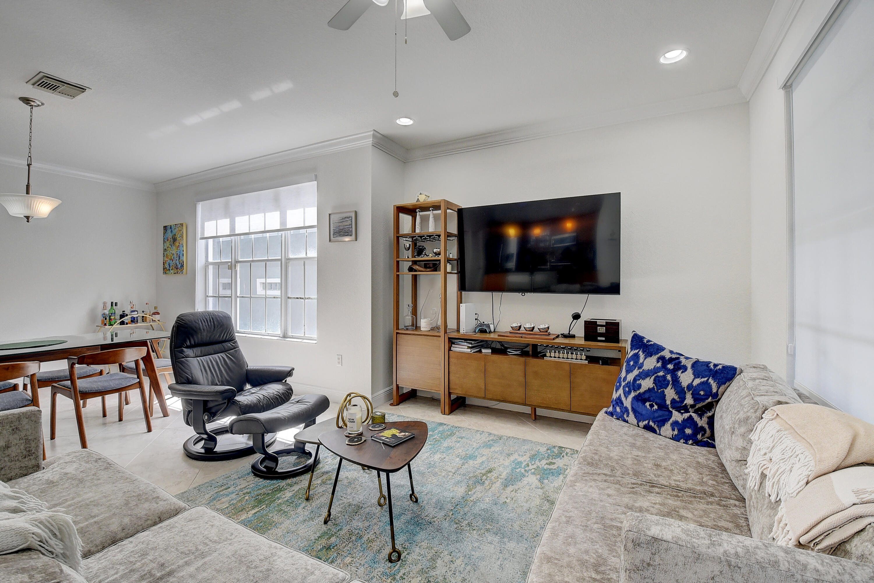 1534 Fenton Drive Delray Beach, FL 33445 - Photo 9 of 23 1534 FAMILYROOM 23-2