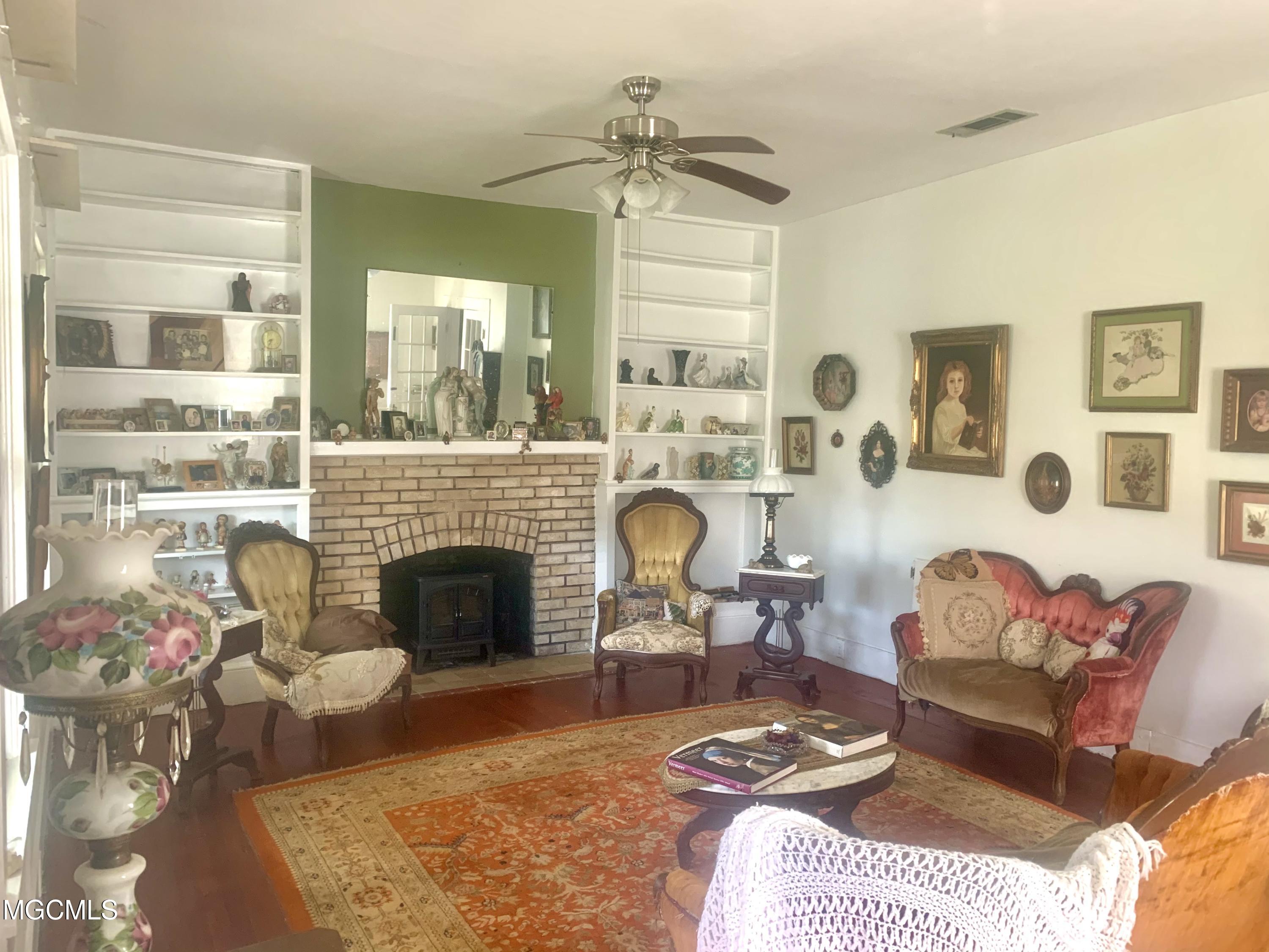 4806 Morris Street Moss Point, MS 39563 - Photo 3 of 28 F8605C7B-6A2F-4522-890B-1264D8D0AF20