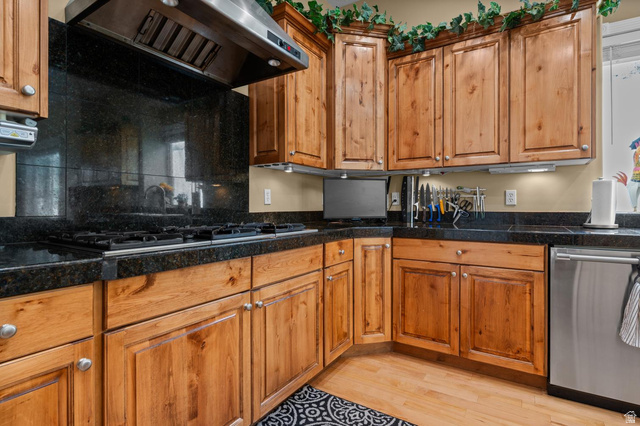 708 Eagle Rdg Drive Bountiful, UT 84010 - Photo 11 of 69 Main floor kitchen (level 3) view 1