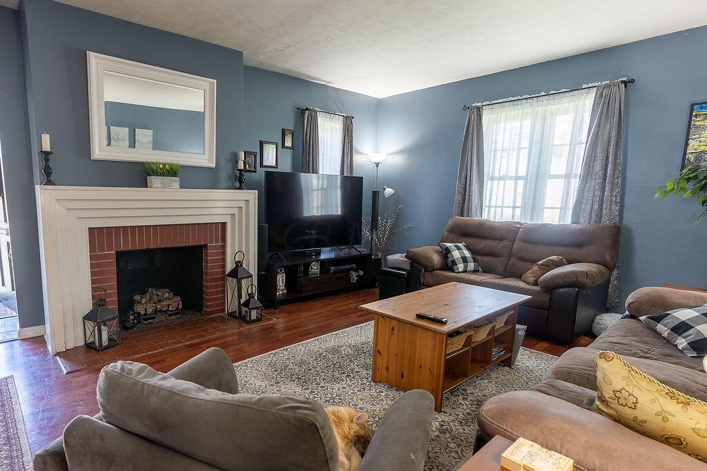598 Commanche Road Chillicothe, OH 45601 - Photo 8 of 48 Living Room