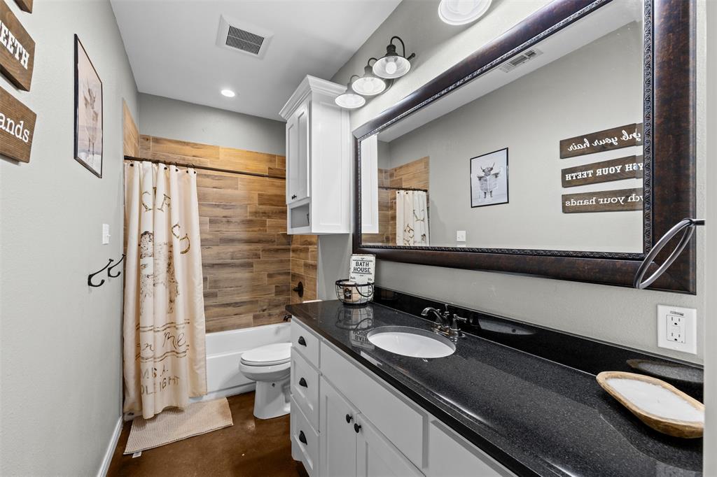 511 East Pecan Tree Road Waxahachie, TX 75165 - Photo 23 of 36 Second full bath
