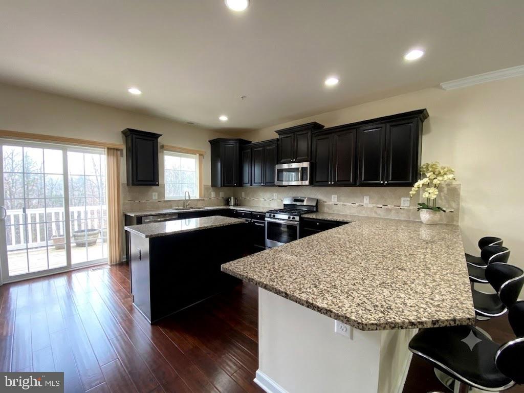 7014 Foxton Way Hanover, MD 21076 - Photo 2 of 29 Modern kitchen with elegant finishes.