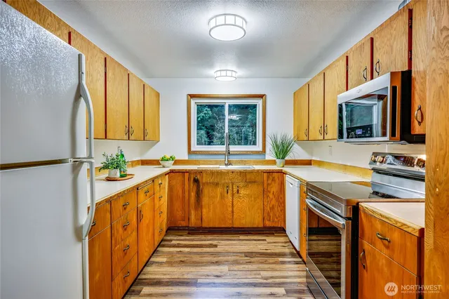 $799,500 | 4005 Northeast Kedros Drive, Poulsbo, WA 98370