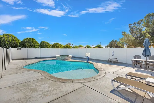 $473,000 | 10292 Kern Avenue, Hesperia, CA 92345
