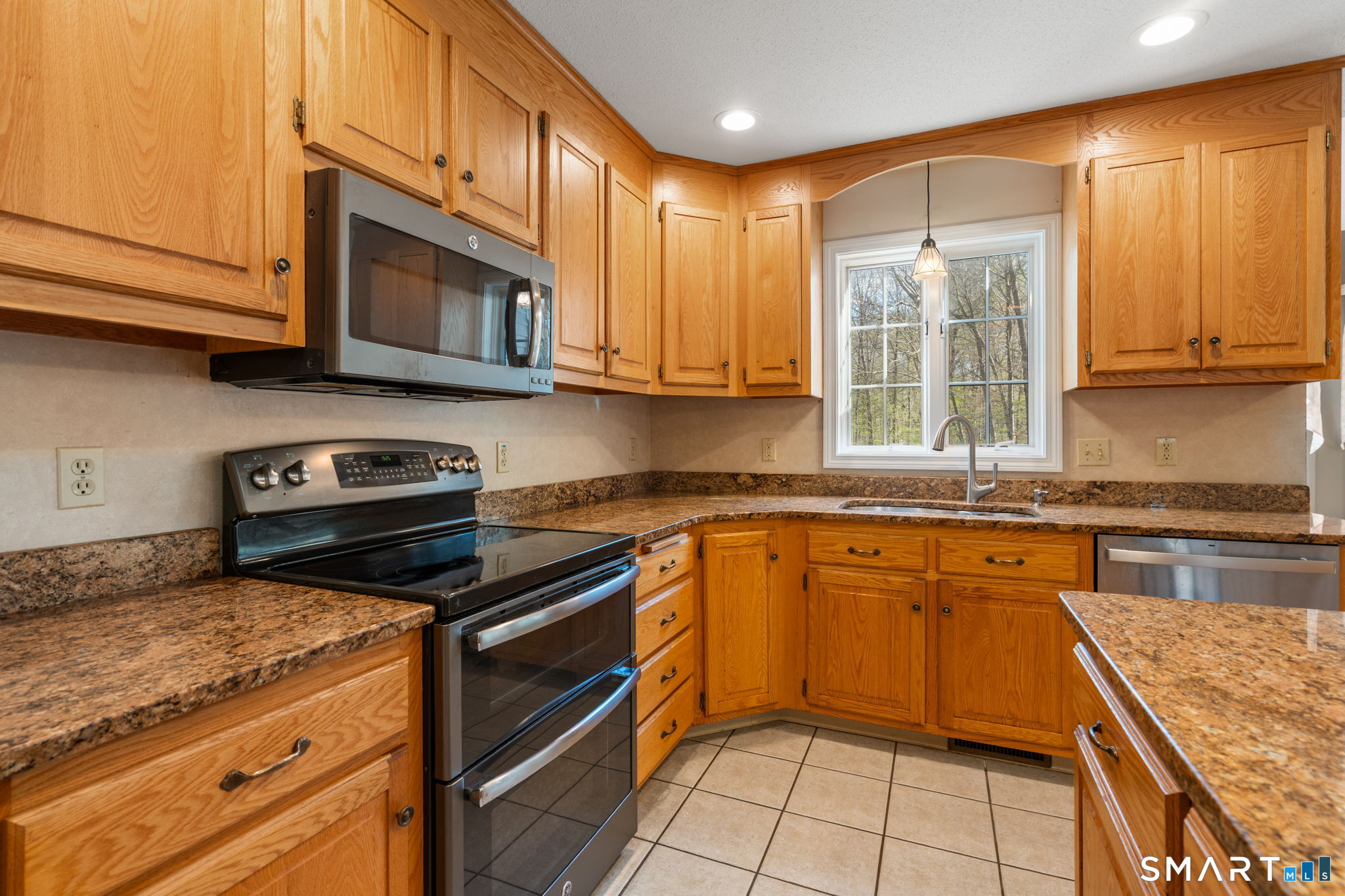 107 Country Lane Hebron, CT 06248 - Photo 11 of 37