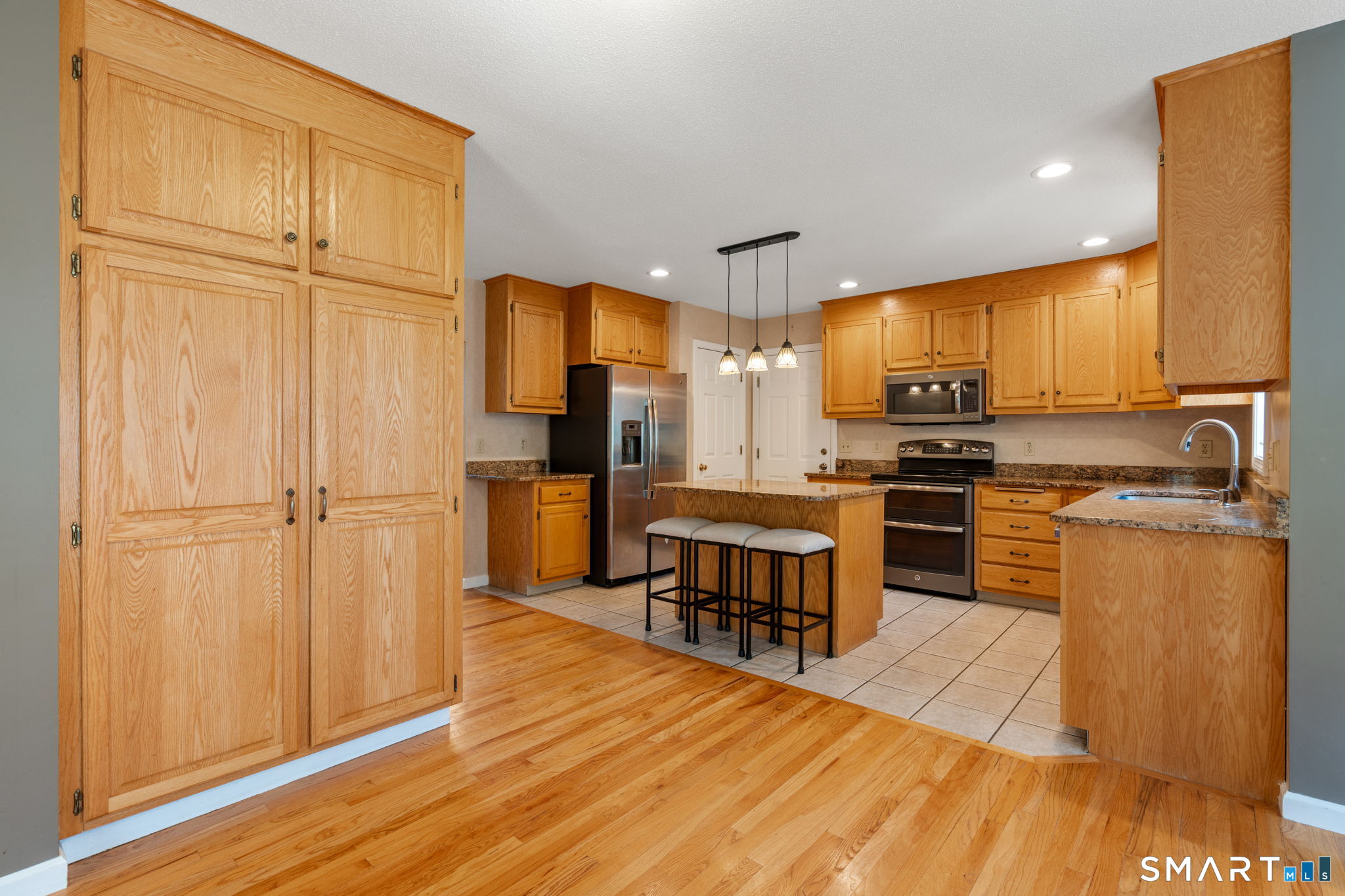107 Country Lane Hebron, CT 06248 - Photo 13 of 37