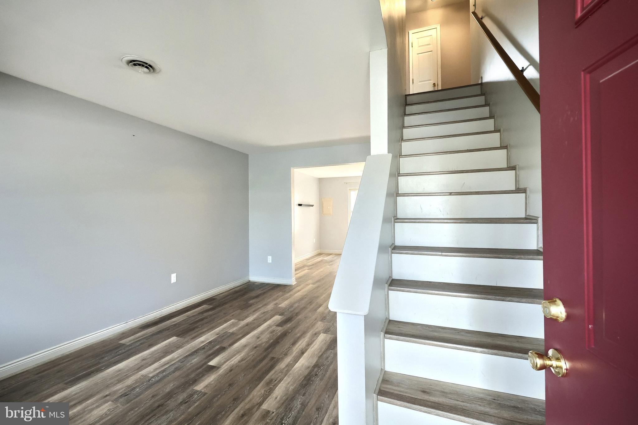 2818 Robin Road York, PA 17404 - Photo 3 of 25 Gallery Image 3