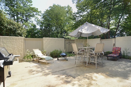 716 Harger Road Oak Brook, IL 60523 - Photo 16 of 20