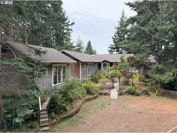 $850,000 | 700 Quattomah Lane, Port Orford, OR 97465