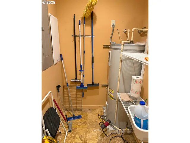 a bathroom with a toilet