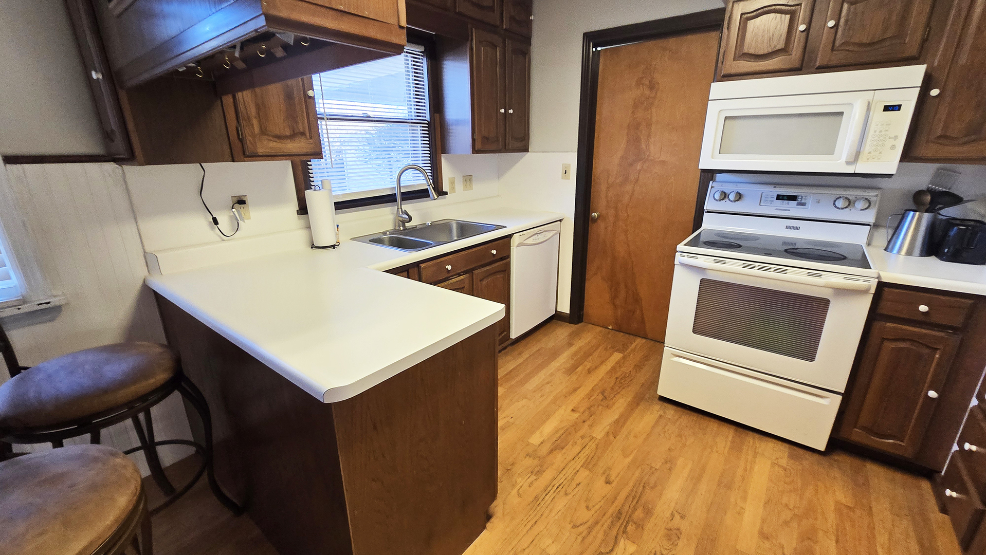 4 Lilac Lane Centralia, IL 62801 - Photo 15 of 32 a kitchen with a stove a sink and a refrigerator