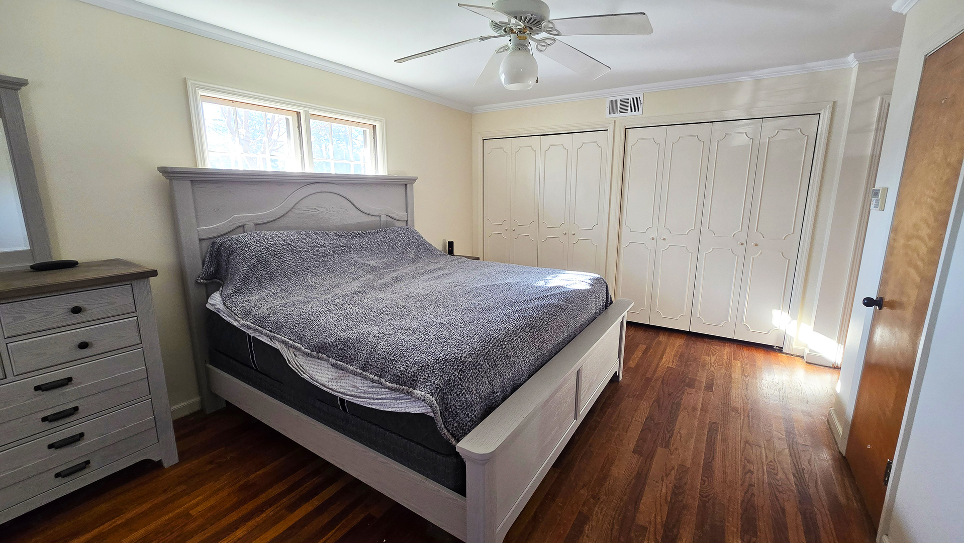 4 Lilac Lane Centralia, IL 62801 - Photo 18 of 32 a bedroom with a bed and a dresser