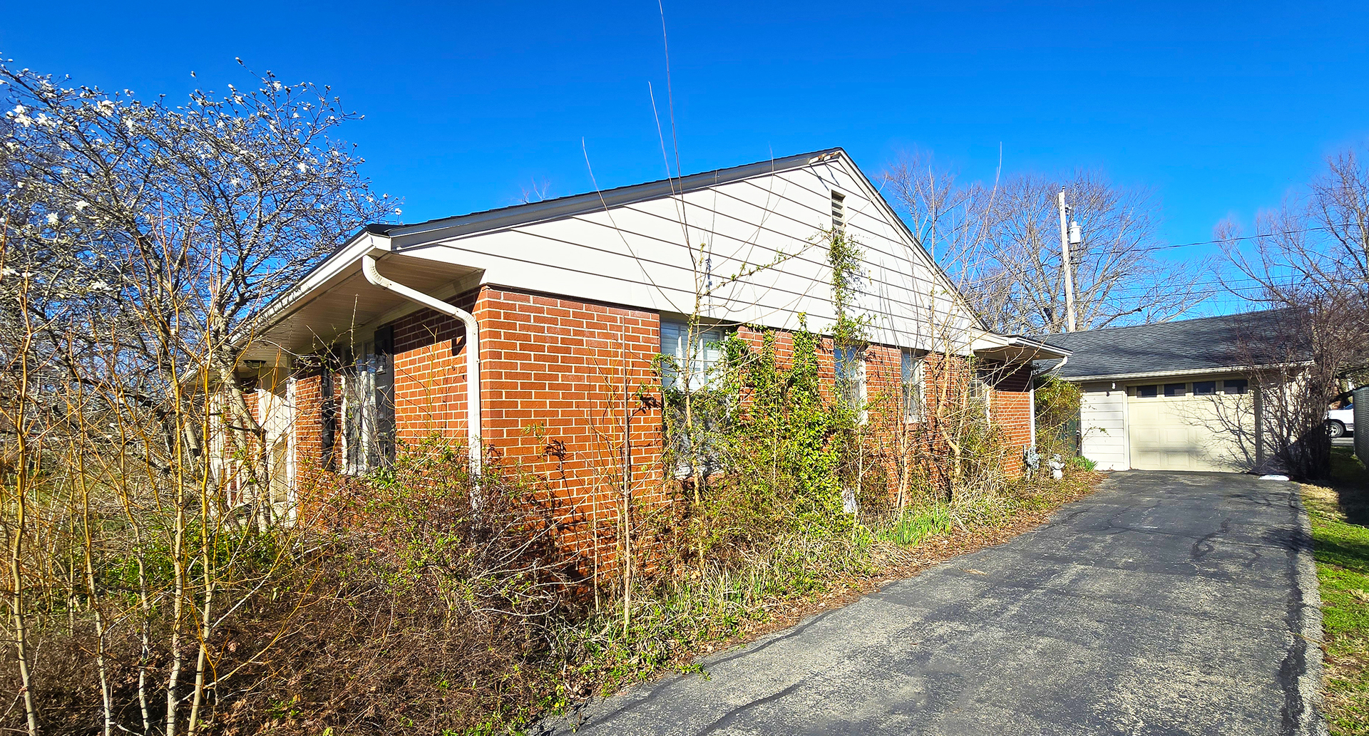 4 Lilac Lane Centralia, IL 62801 - Photo 4 of 32 a view of a house with a backyard
