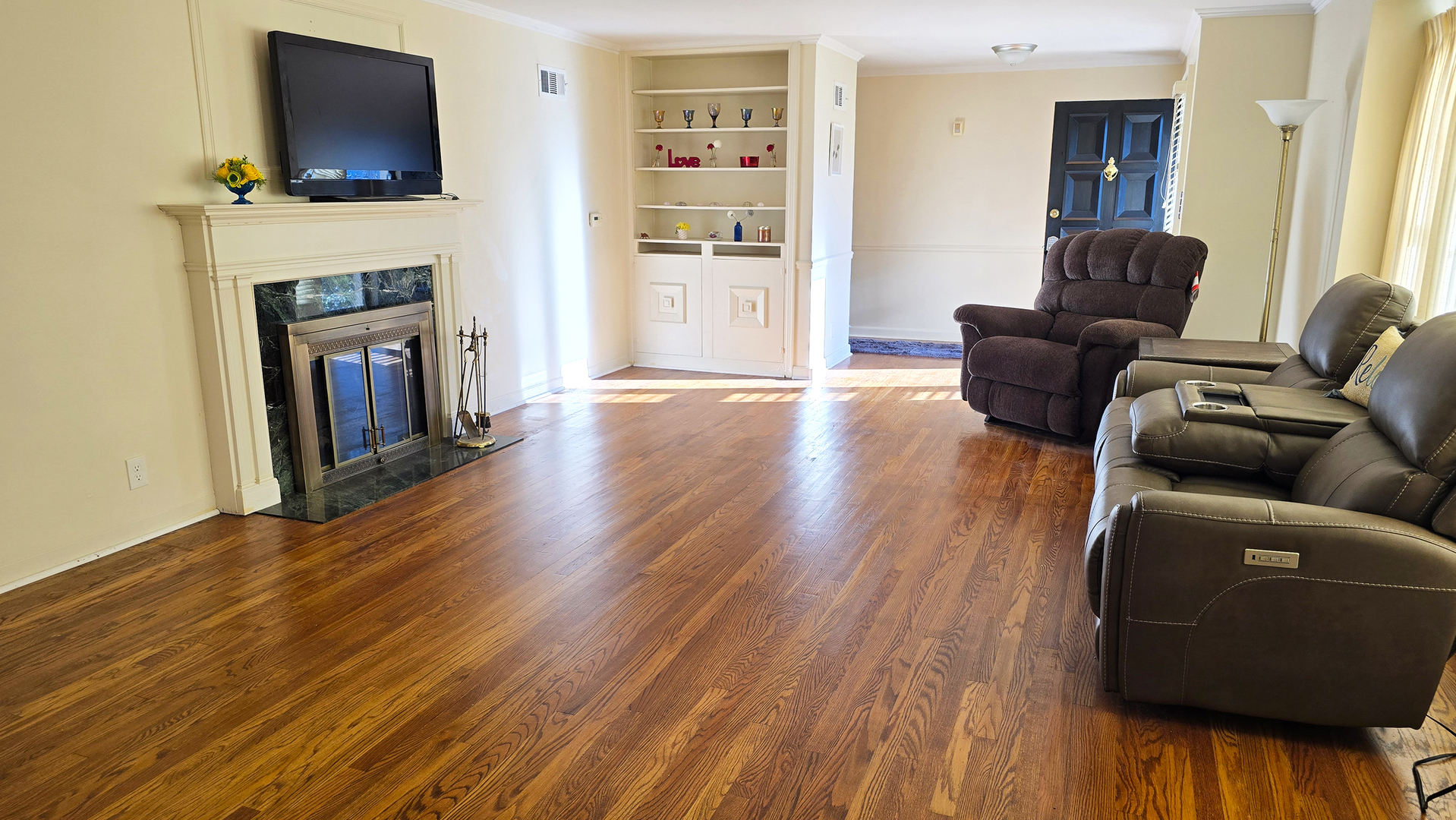 4 Lilac Lane Centralia, IL 62801 - Photo 8 of 32 a living room with furniture and a flat screen tv