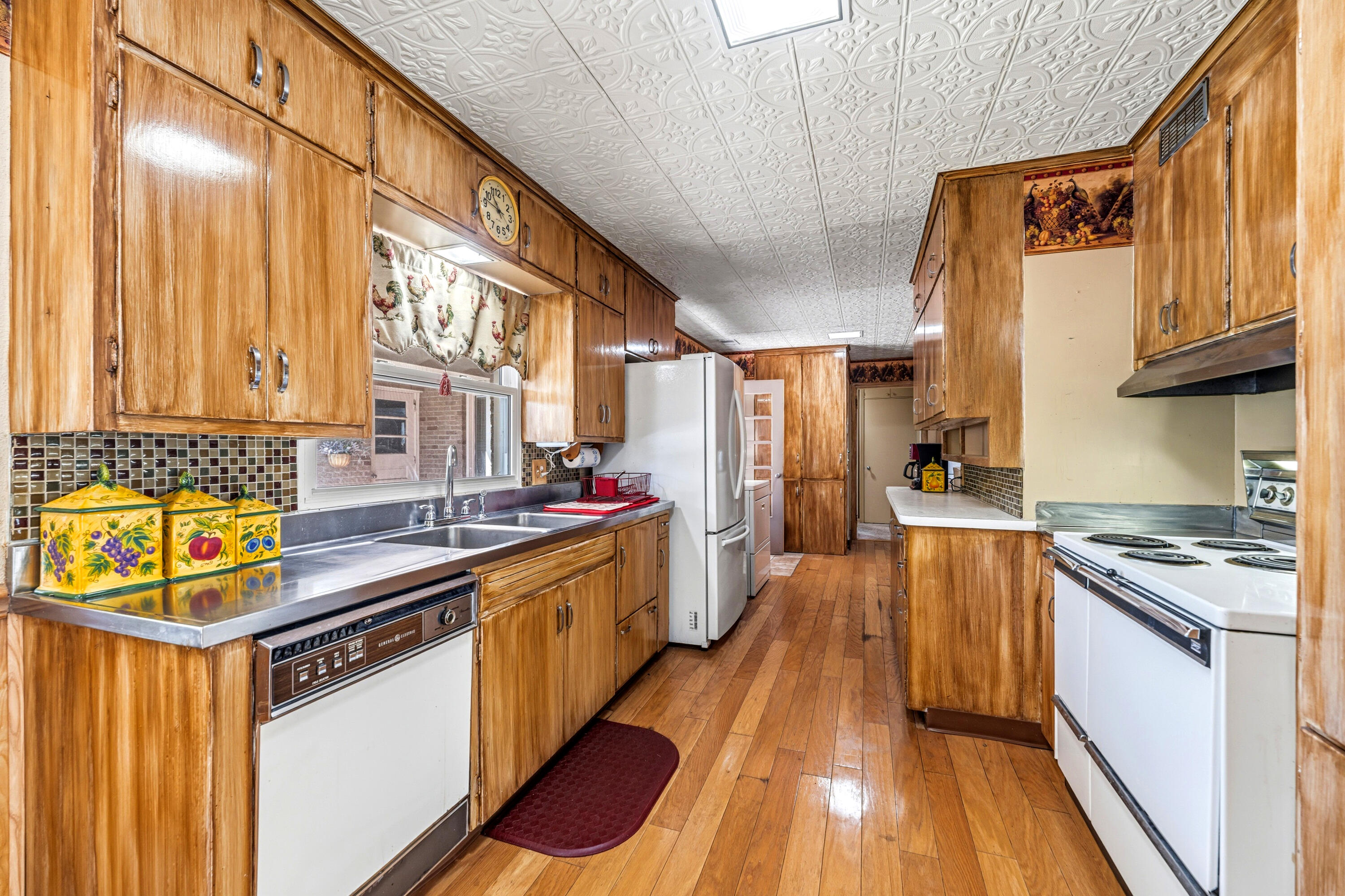 1805 West Kilgore Road Portage, MI 49024 - Photo 9 of 33 Kitchen
