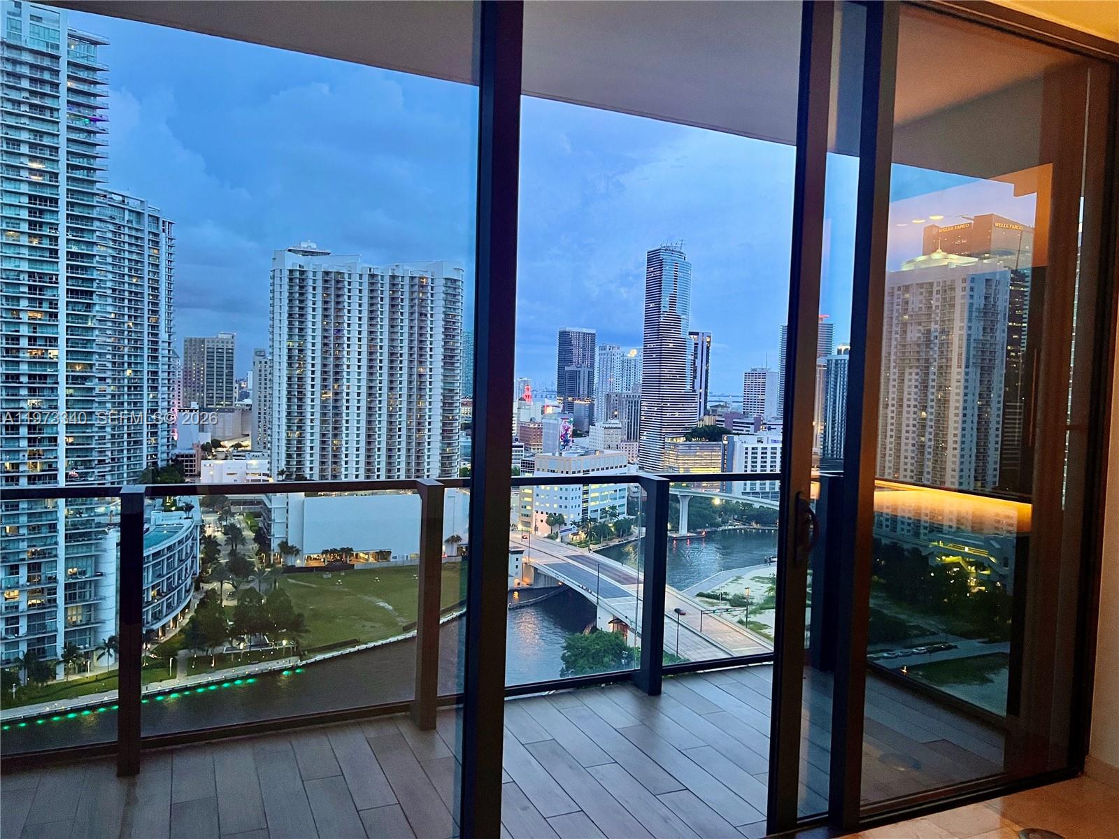 88 Southwest 7th Street, Unit 2012 Miami, FL 33130 - Photo 12 of 15