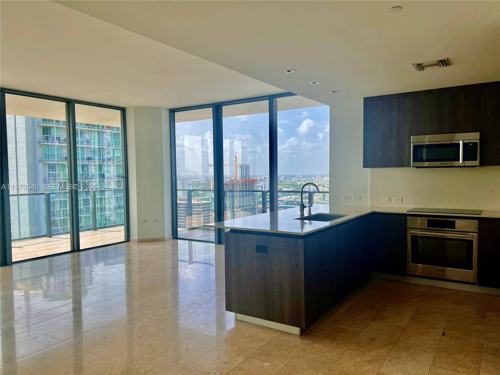 88 Southwest 7th Street, Unit 2012 Miami, FL 33130 - Photo 4 of 15