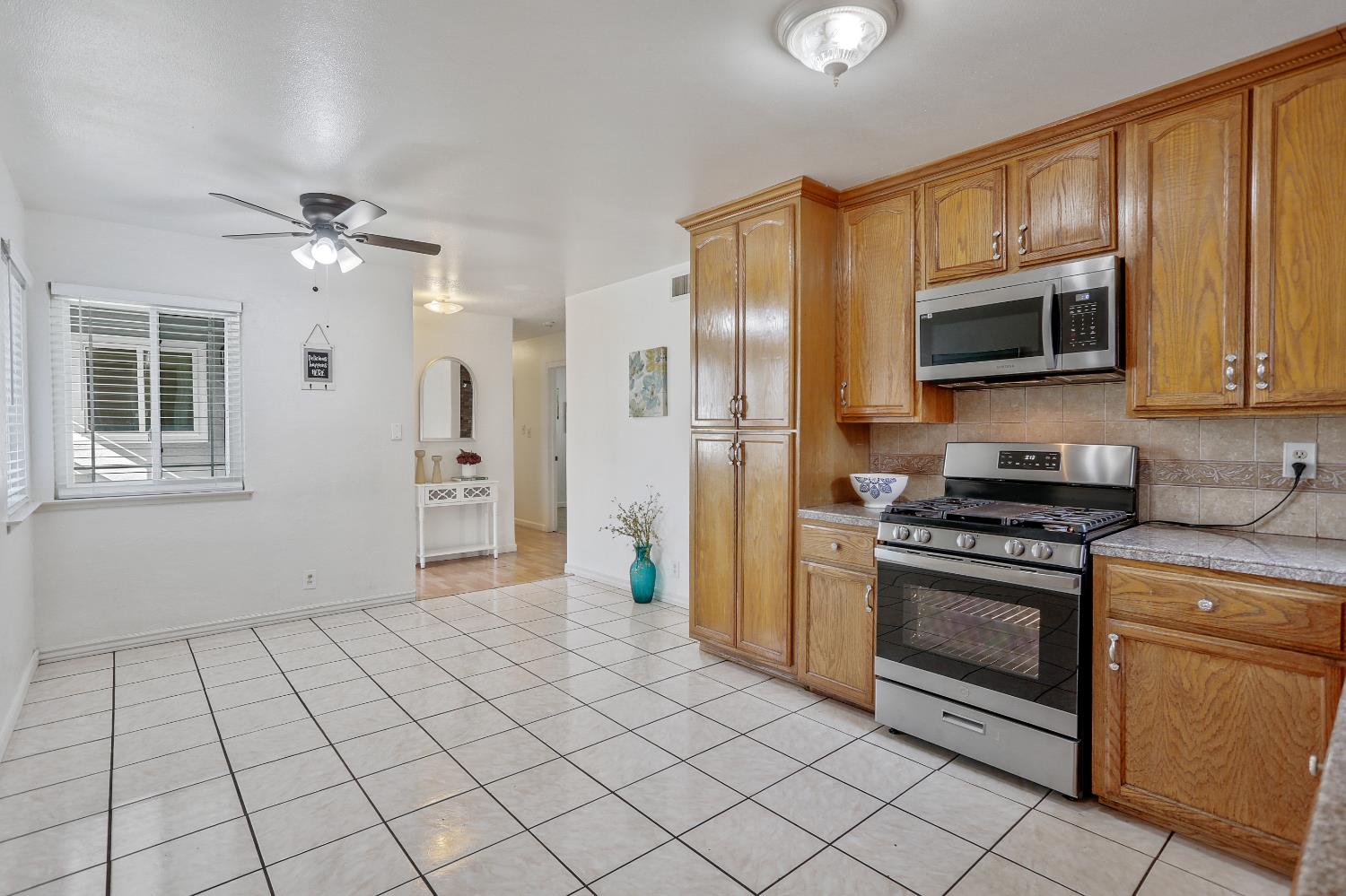6629 Doreen Way Sacramento, CA 95823 - Photo 3 of 21