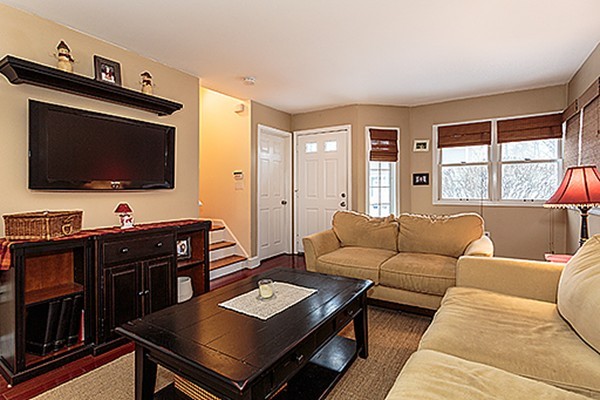 42 Farmland Road, Unit A Lowell, MA 01850 - Photo 3 of 19